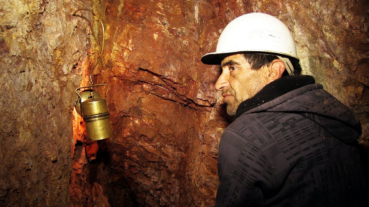 #83 Chilean Gold Miners - Living Atlas Chile