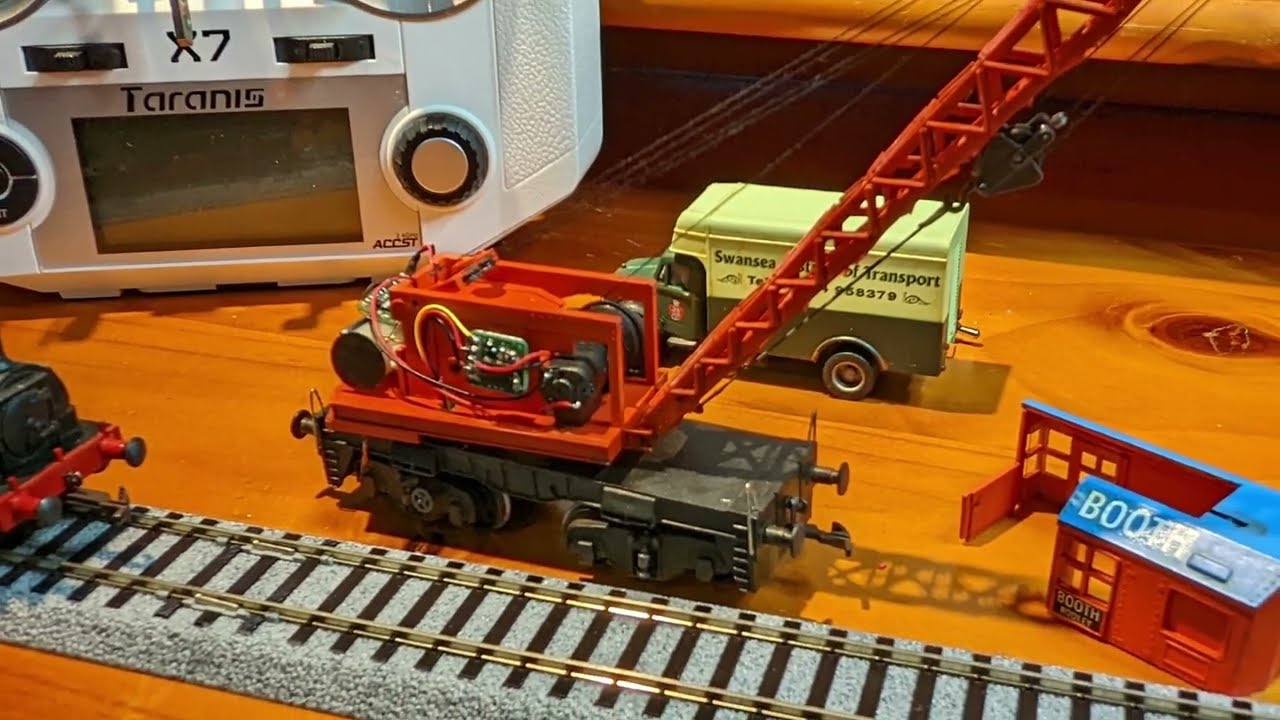 DAPOL 15 T DIESEL CRANE RC modification of OO/HO gauge plastic kit