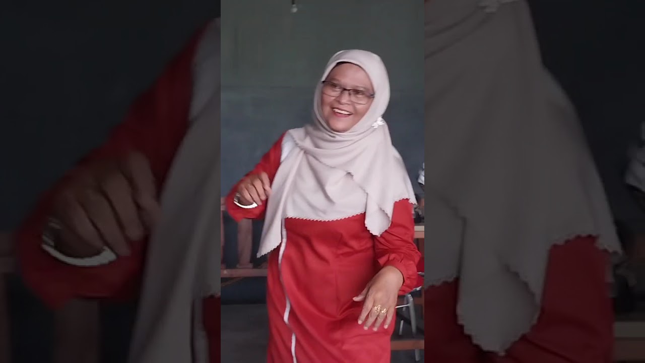 Cup Cup,-Rita Sugiarto