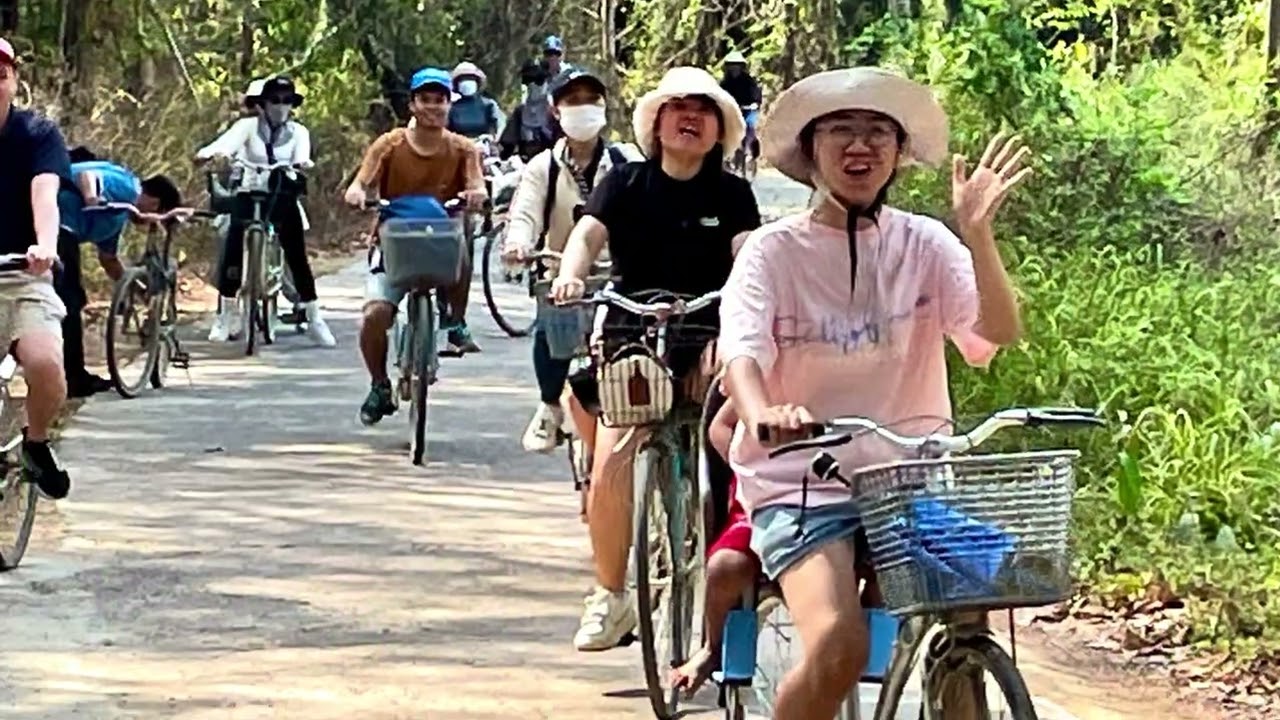 Birdwatching in Cat Tien NP, Vietnam with @birdwatchingtrips7085 @birdwatchingtripsalanandru7161 