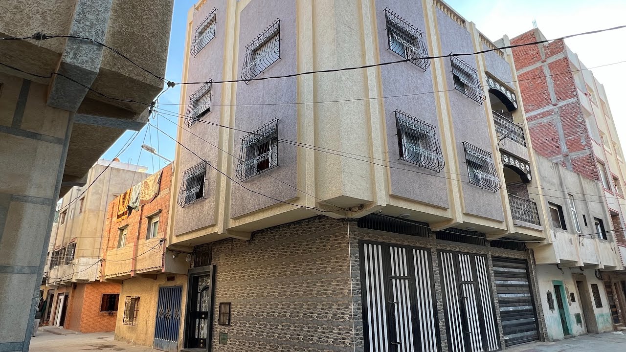 منزل مستقل 🏠للبيع في تطوان 🕊️يتكون من 3 كراجات 3 طوابق 😍مساحته 110 متر🌟 لديها 2 وجهات 👌☎️0608867361