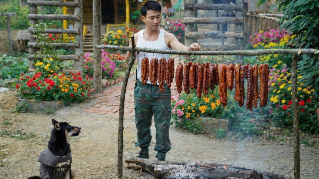 To celebrate the New Year, CEO Trieu Khang and Micky joyfully make delicious smoked stuffed meat