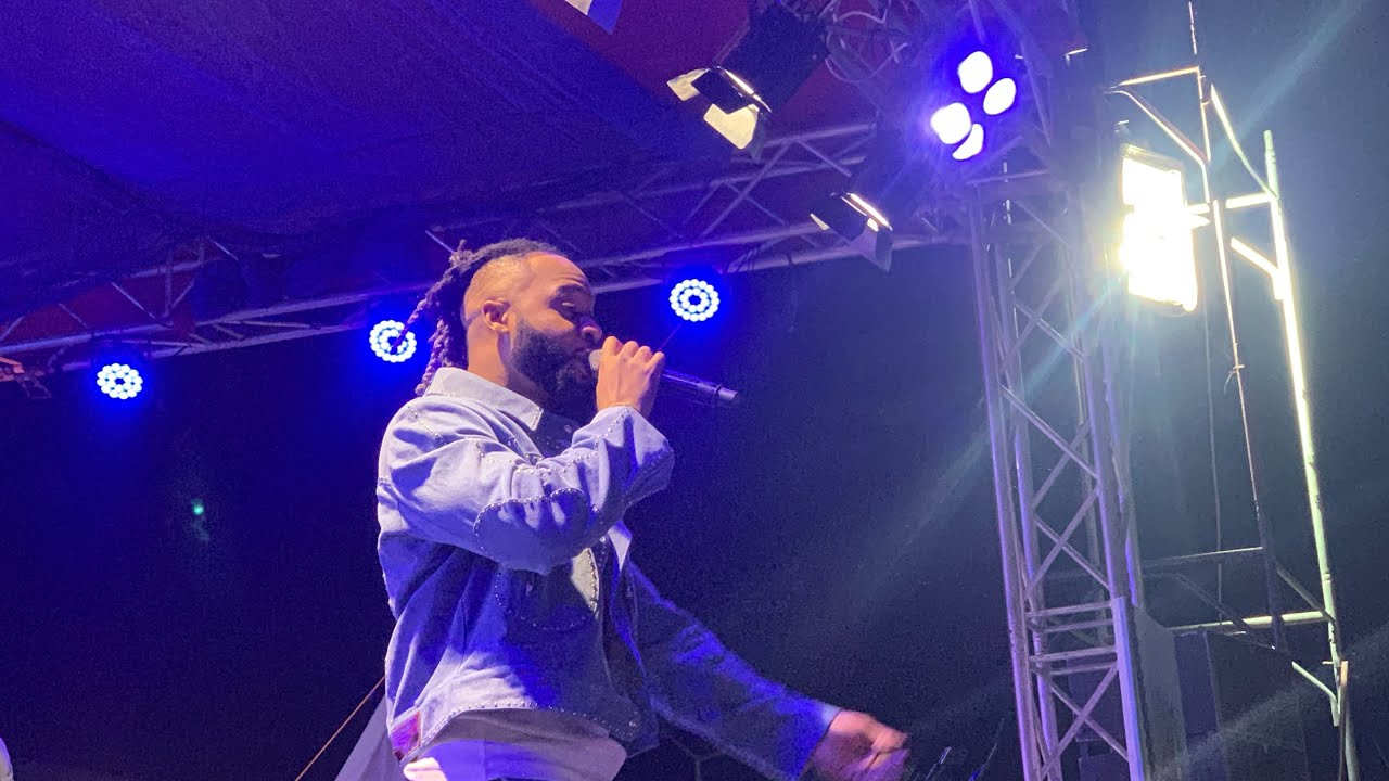 Flavour live performance @Enugu Life Concert