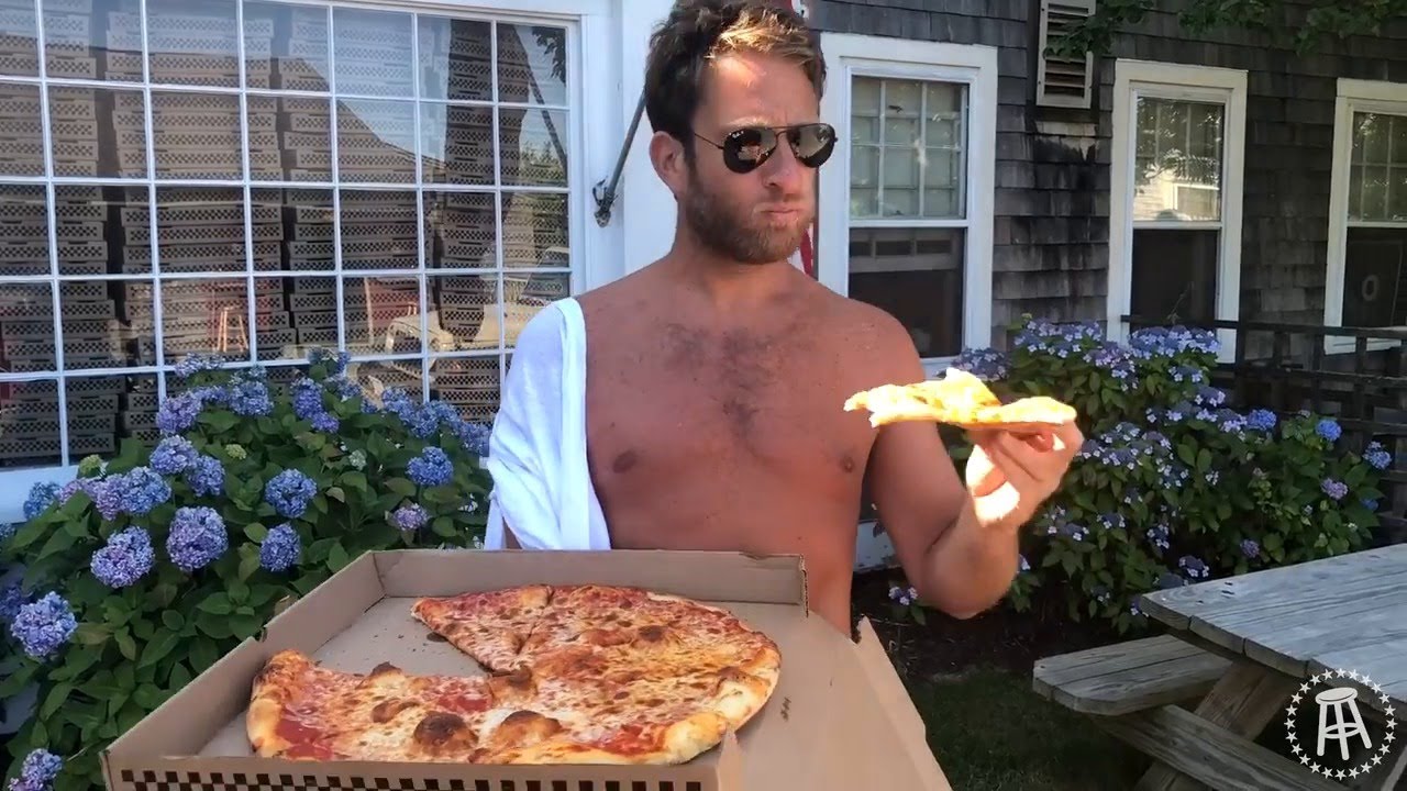 Barstool Pizza Review - Sophie T's Pizza (Nantucket)