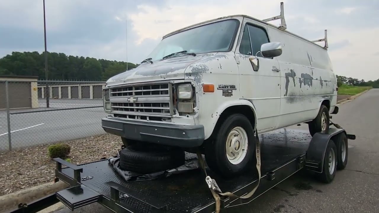 I scored a rust free Chevy G20!!