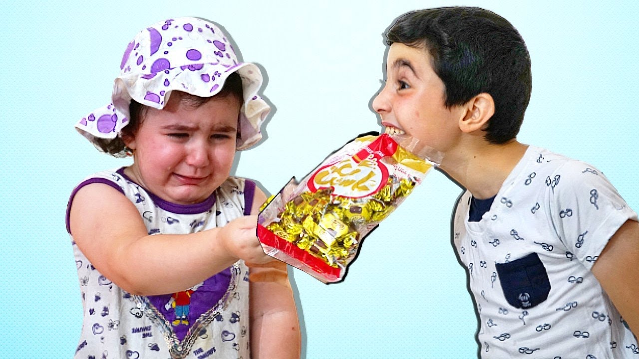 Celina take Hasouna's Chocolate - سيلينا تاخذ شوكولا حسونة