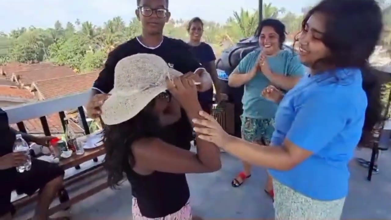 අවංක මිනිස්සුන්ගේ ජිවිතේ තියෙන්නේ සතුට විතරමයිමමත් ඒ ලස්සන හැන්දෑවක ඒ සතුට වින්ද  the beautiful day