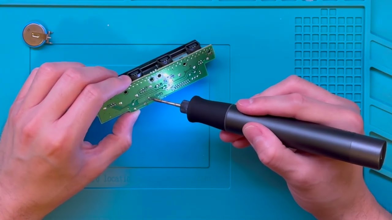 Derfsonic Tries Replacing The Dreamcast Clock Coin Battery