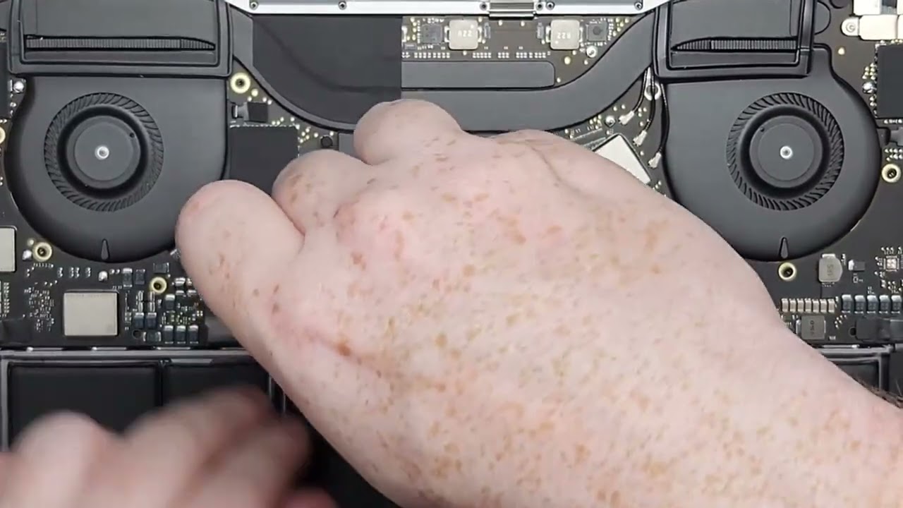 MacBook Pro 13'' A2251 battery replacement