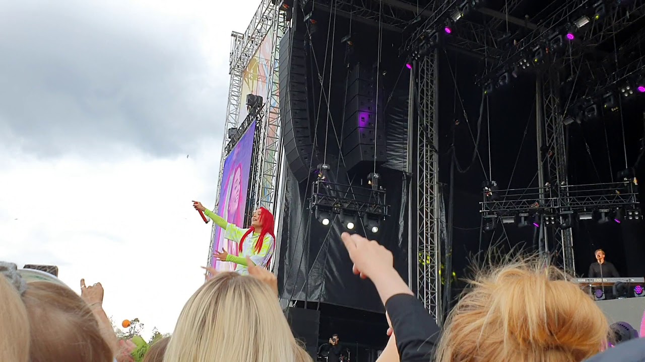 SANNI Sit ku mä oon vapaa Live Ruisrock 7.7.2019