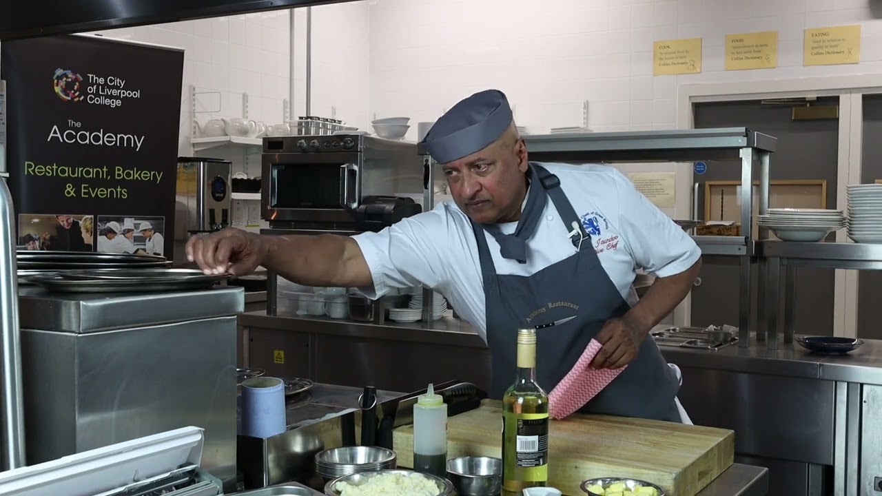 How To Make Filet De Sole Aux Beurre Blanc | Grande Cuisine Academy