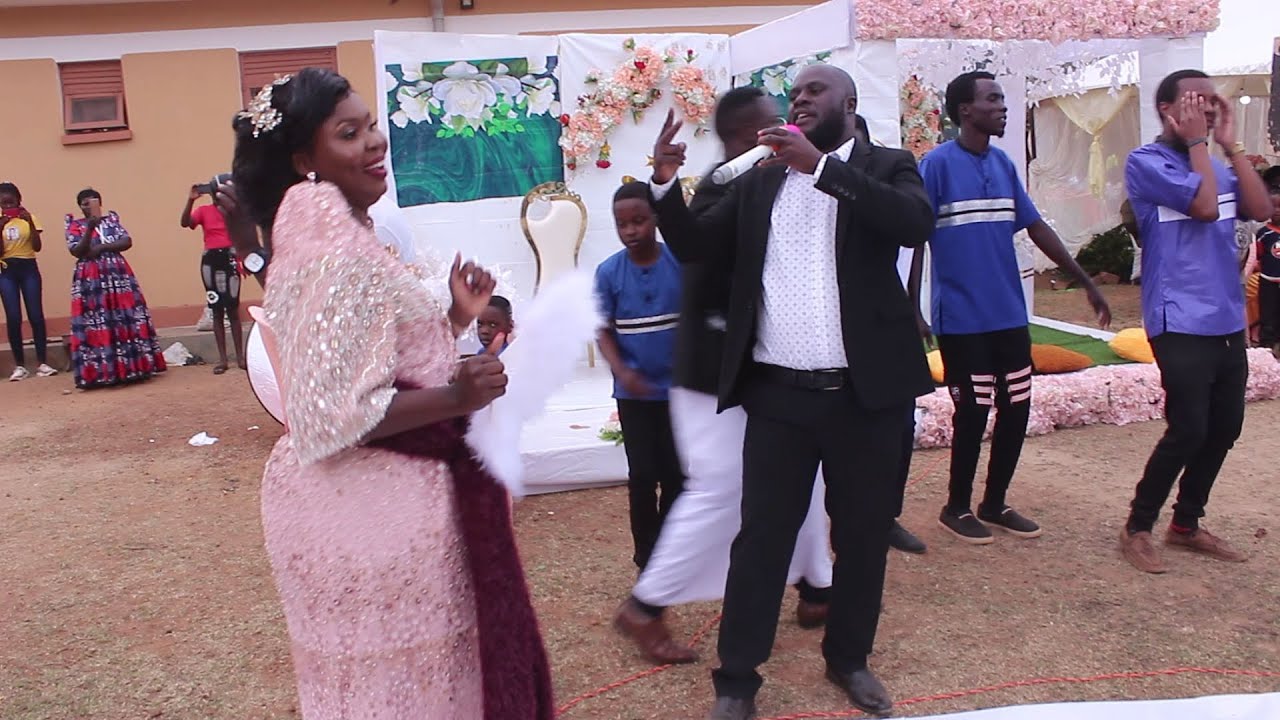 Davido Spider live performance  at traditional marriage in Teso