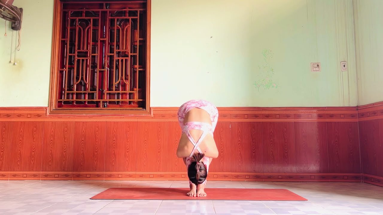 [4K] Hip-Opener Yoga and Stretching,  Yoga in Pantyhose