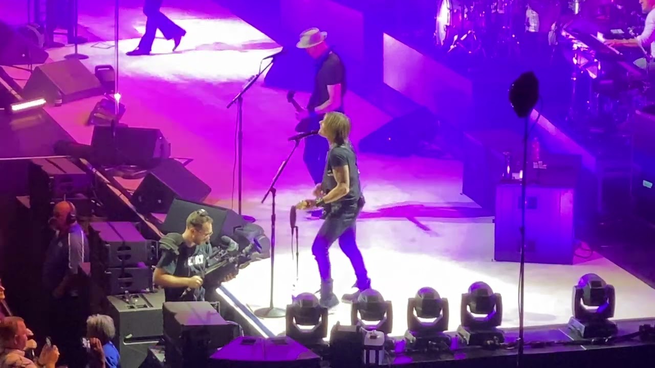 Keith Urban - Kiss a Girl - 09/08/2022