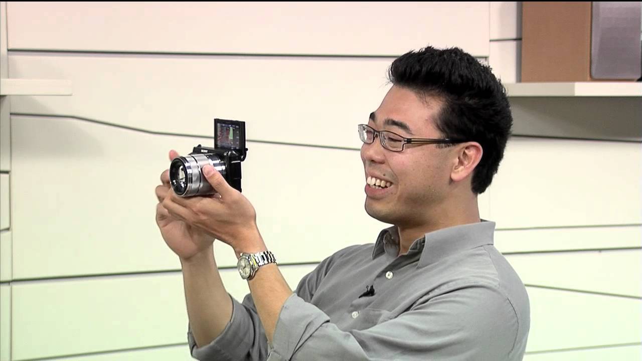 FIRST LOOK: NEW Sony α NEX-F3 Camera & 18-200mm Telephoto Zoom Lens