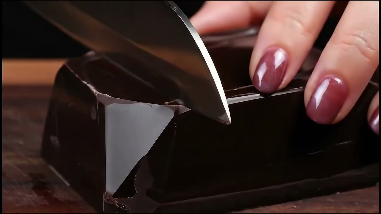 AI Immersive ASMR: 🍫The Silky Melody of Cutting Chocolate, Sweetly Lulling You to Sleep💤