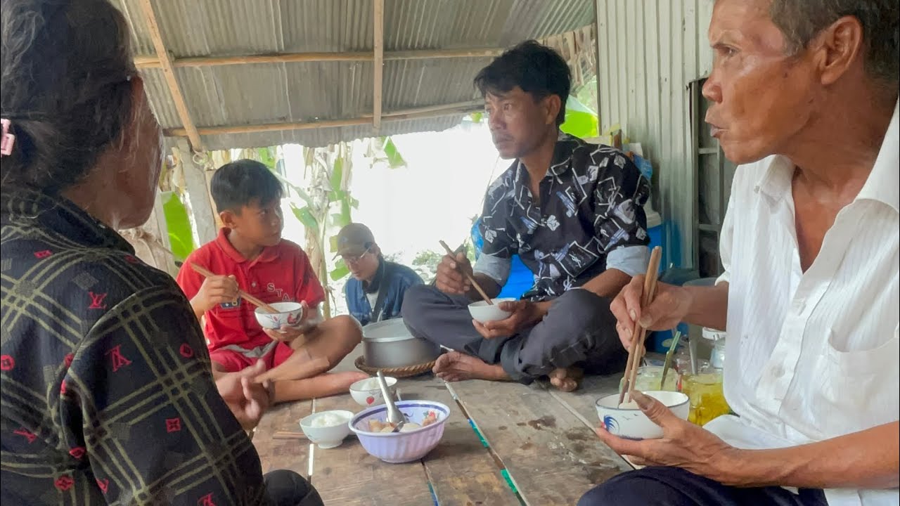 Gia Đình Tấn Bưởi Bữa Cơm Đoàn Viên Rớt Nước Mắt 