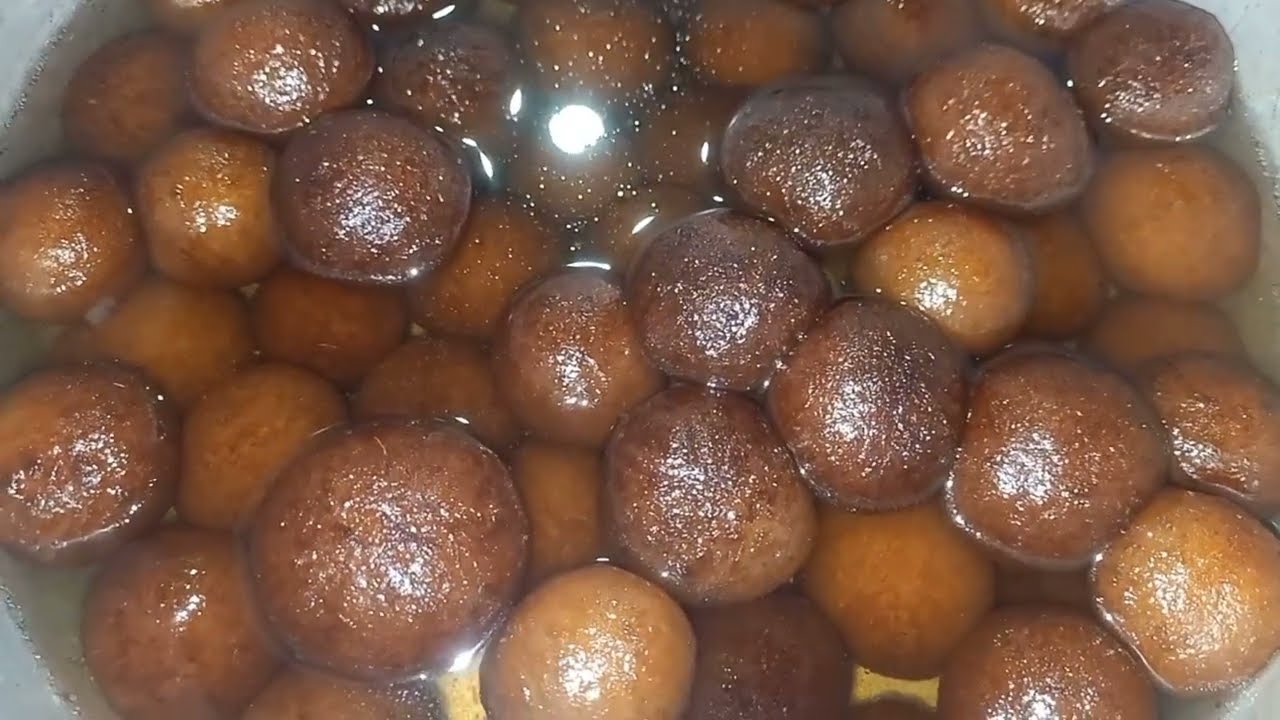 గులాబ్ జామున్ జూసీ జూసీగా రావాలి అంటే ఈ చిన్న చిట్కాతో ట్రై చేయండి నోట్లో పెడితే ఇట్టే కరిగిపోతుంది👌