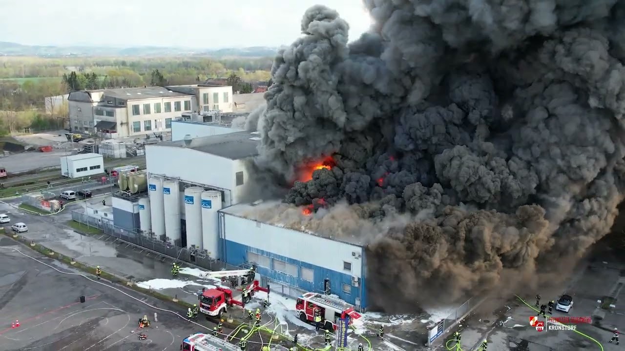 Industriebrand in Enns | Feuerwehr Kronstorf