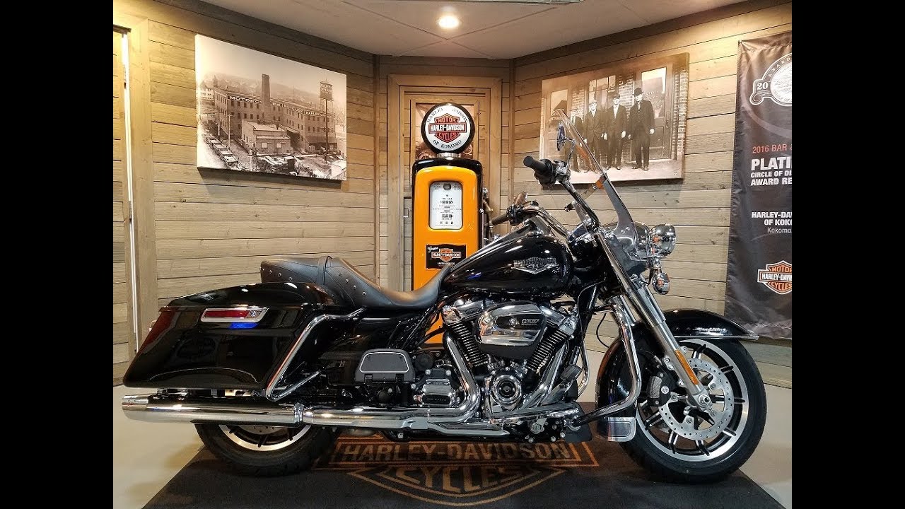 2019 Harley-Davidson Road King FLHR-Vivid Black