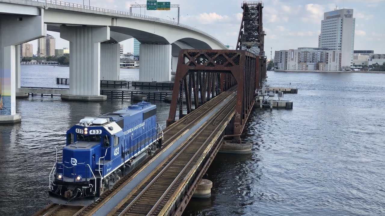 Boat Tries To Beat Railway Lift Bridge Lowering, Florida East Coast RR & Fast Racks Train In Georgia