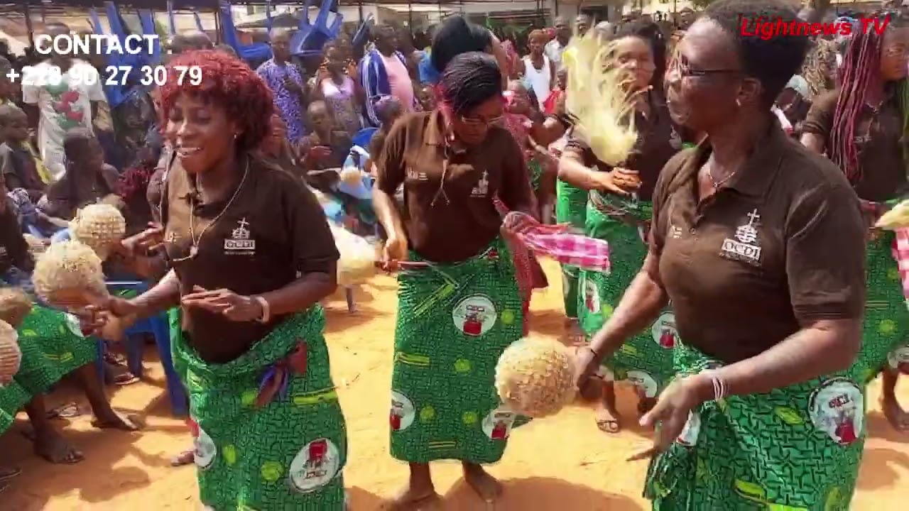 TOGO CULTURE / VOGAN: DANSE AGBADJA avec le Groupe CECI NOVILONLON  de VO-DZREKPO KPOGUEDE