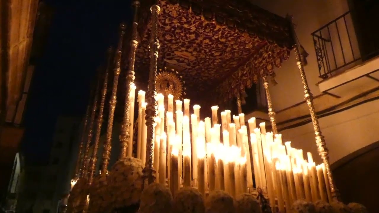 SEMANA SANTA JEREZ 2025. Madrugada. La Virgen de la Encarnación de recogida por calle Santa Cecilia