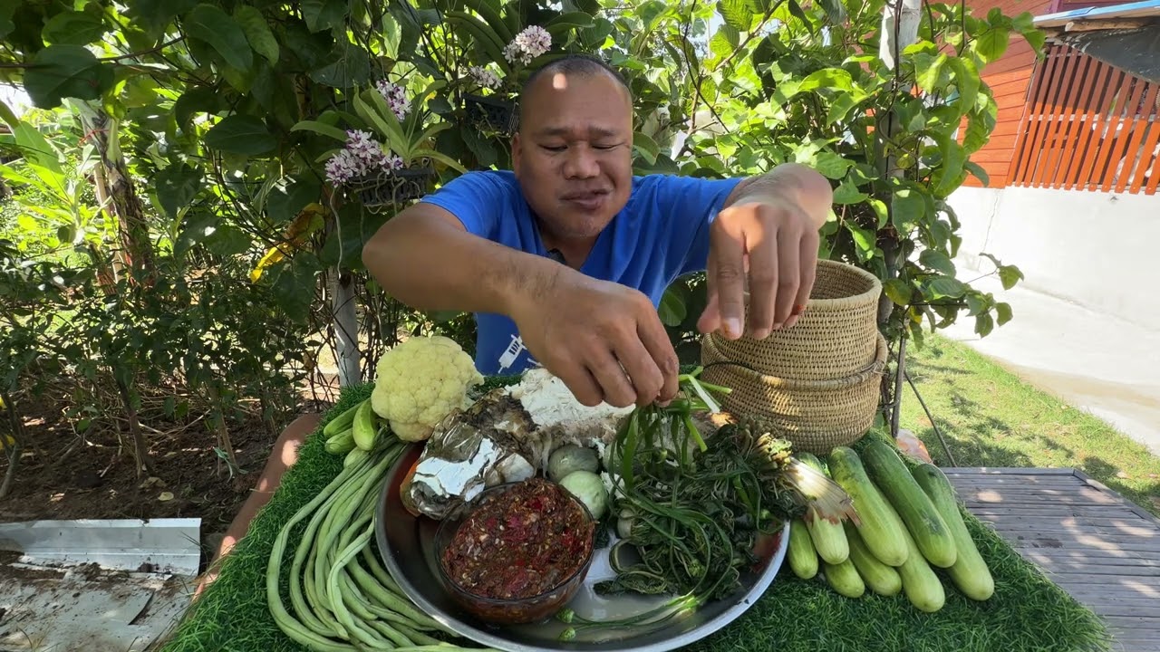 นึ่งปลาบ้า ปลาน้ำจืดตัวใหญ่ๆ ครั้งแรก คุ้ยแจ่วพริกสดคั่ว | อิแอบแซบ