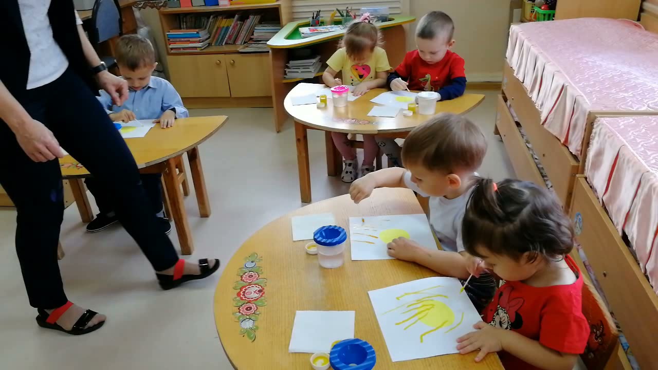 открытое занятие во второй группе раннего возраста по рисованию на тему 