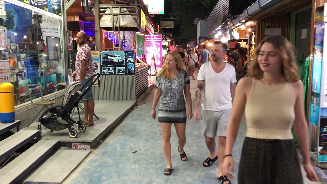 A walk along Ko Lipe Walking Street. January 1st 2018