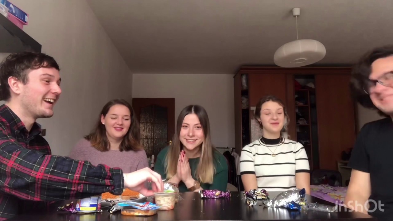 INTERNATIONALS REACTING POLISH FOOD | POLISH SNACKS | Obcokrajowcy próbują polskiego jedzenia! |