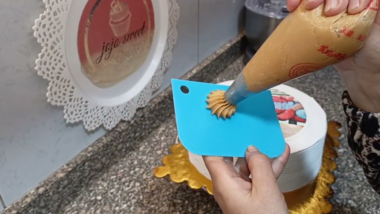 اول مره اعمل تورته مدوره بالصوره 🎂وصاحبه التورته كانت بتتهرب مني 😢التورته قعدت يومين في التلاجه 😟