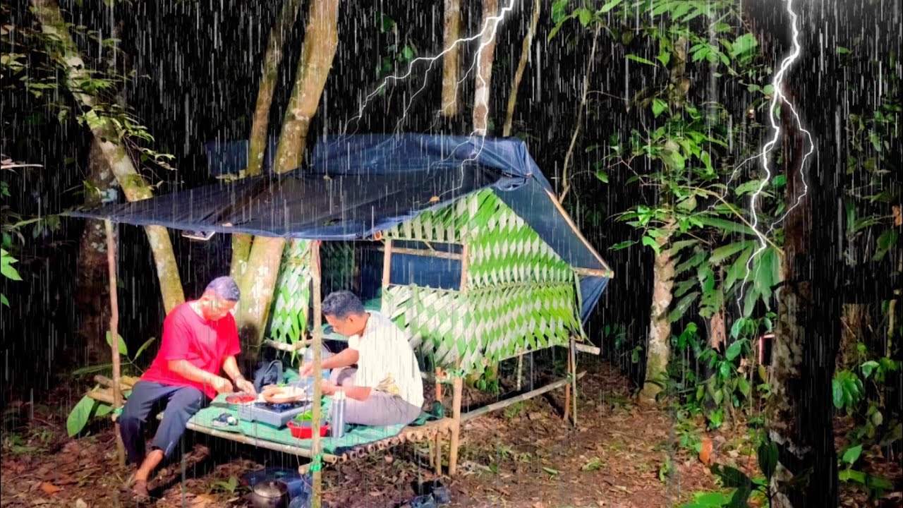Diguyur hujan deras camping musim hujan, relaxing rain sound