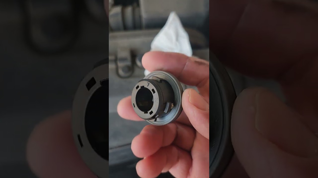 2017 Kia Soul- Arreglar la luz direccional/How to Fix a Fast Blinking Turn Signal