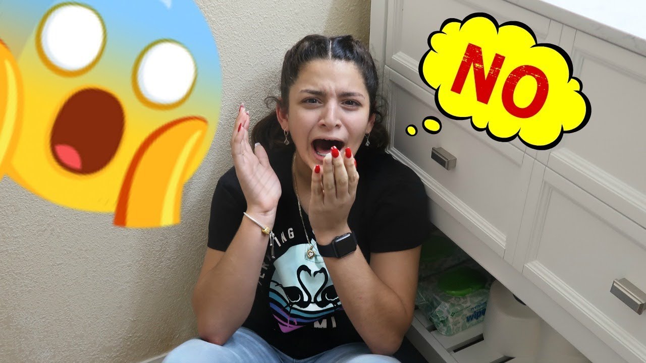 TAKING OUT MY CARTILAGE PIERCING FOR THE FIRST TIME IT HURT BAD  VLOG 