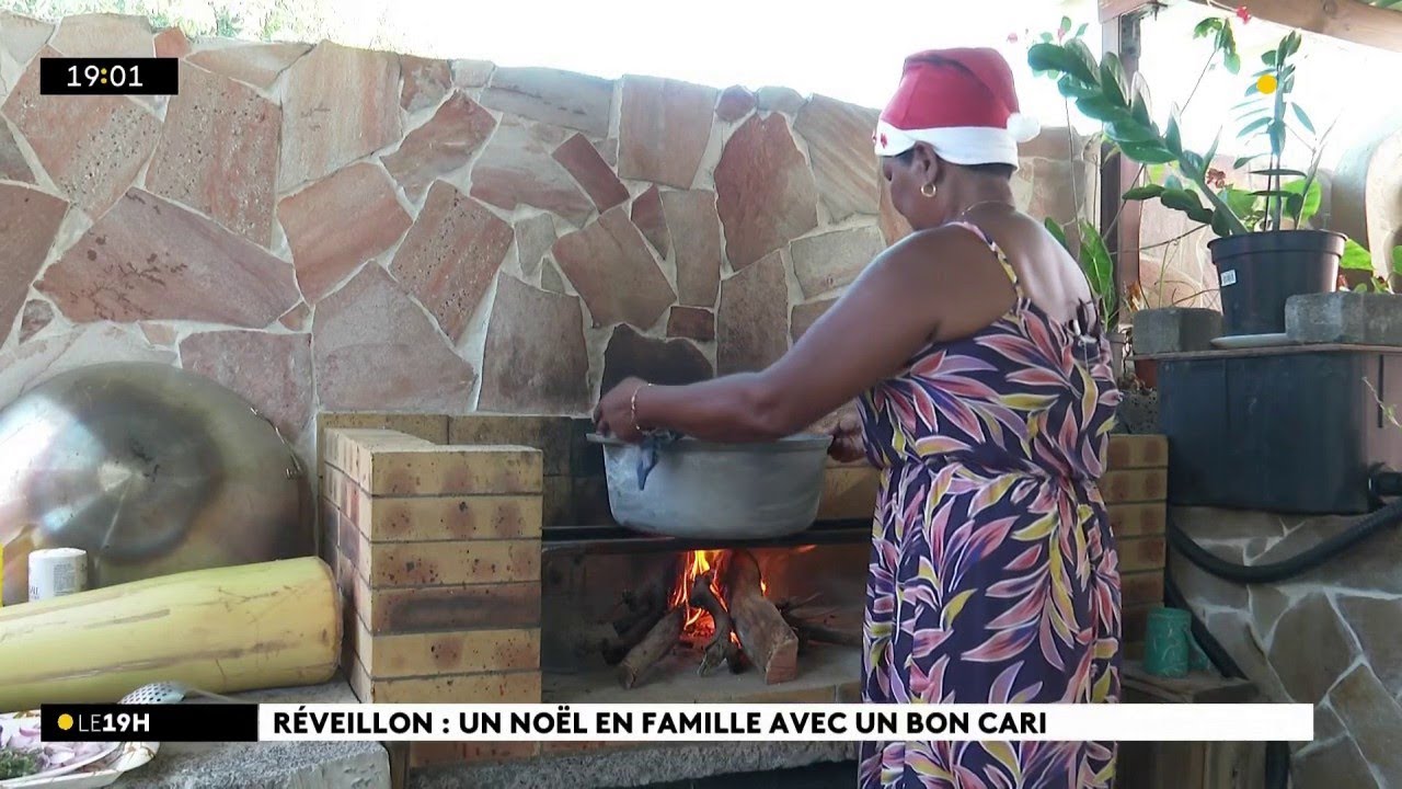 Fête familiale par excellence, la préparation du repas du réveillon fait partie des festivités.