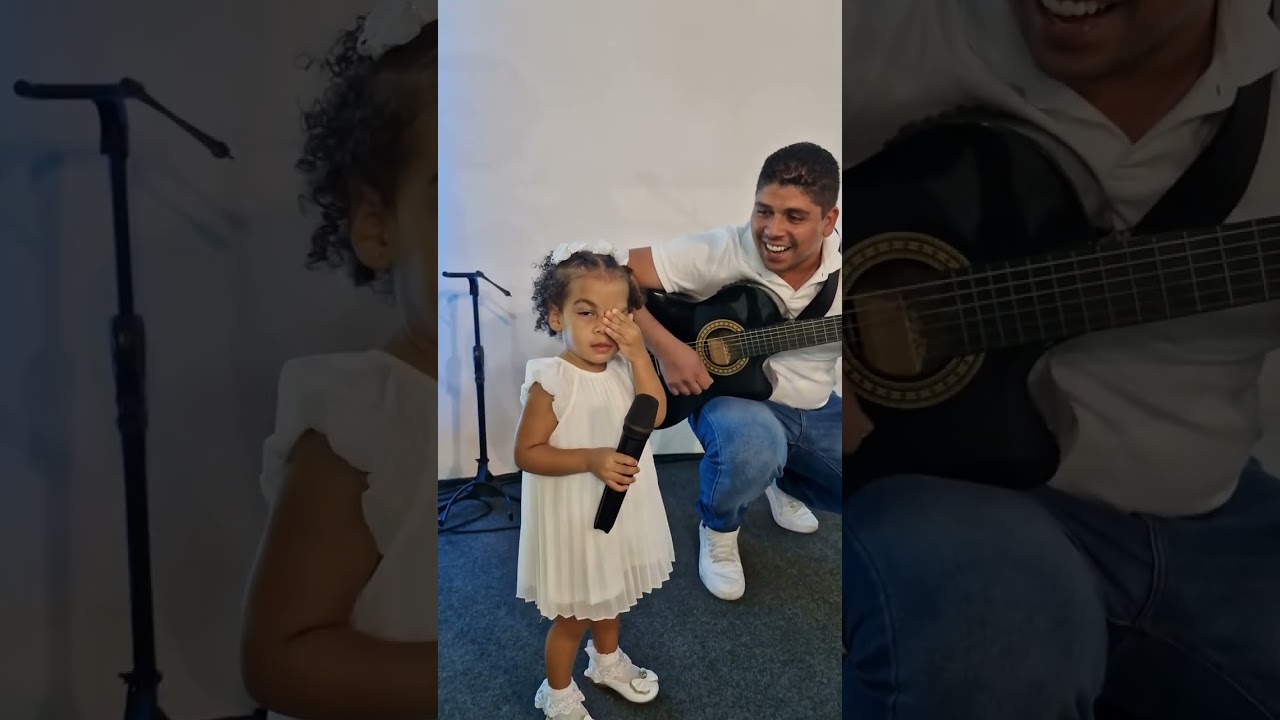 Ana Luísa na Igreja Livres - Ainda tímida com o microfone 😍❤️