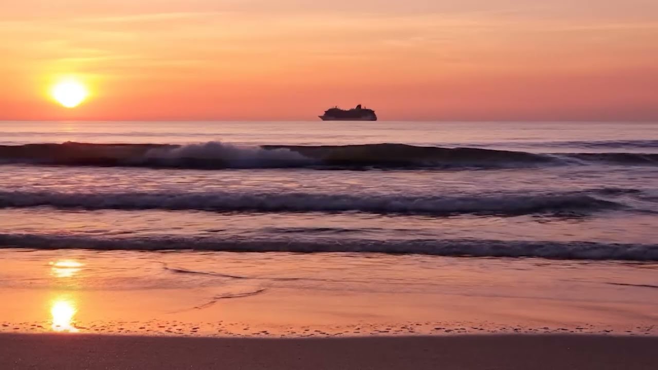Realtime Ocean Sunset Waves -  10 Hours Loop Video - Ultra Hd 4K Relaxing Beach with Distant Ship
