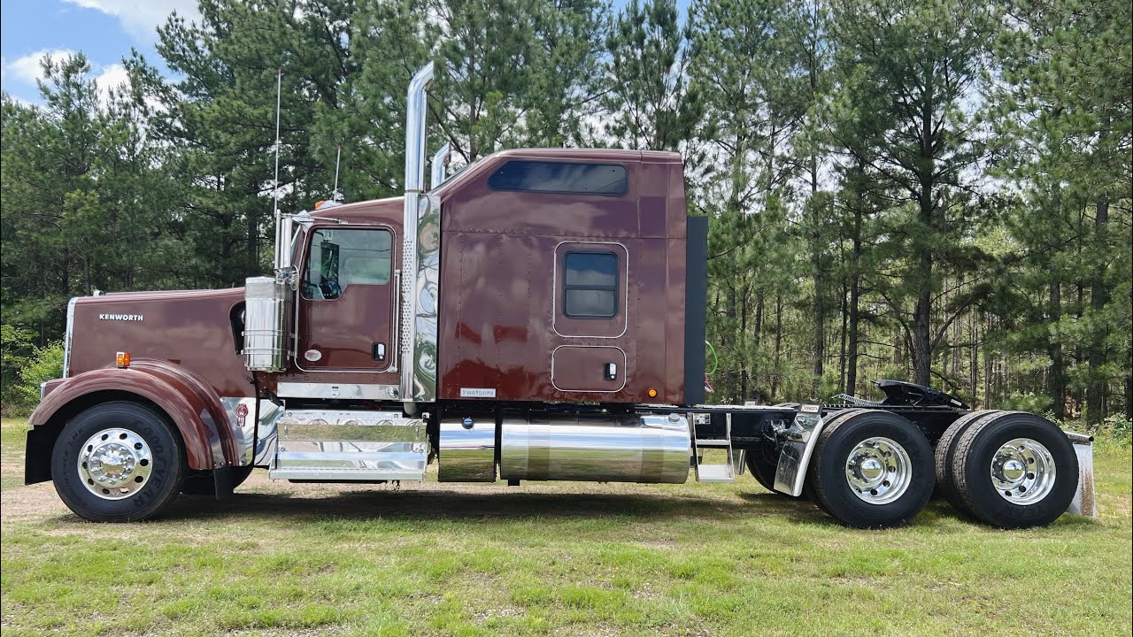 (Sold) First Look 2025 W900L Studio Sleeper- Legendary Brown