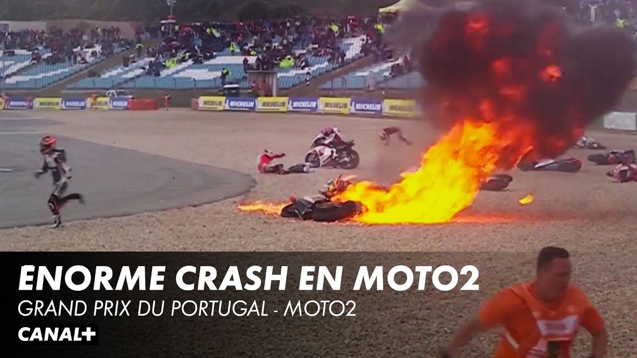 La pluie provoque un &eacute;norme crash - Grand Prix du Portugal - Moto2