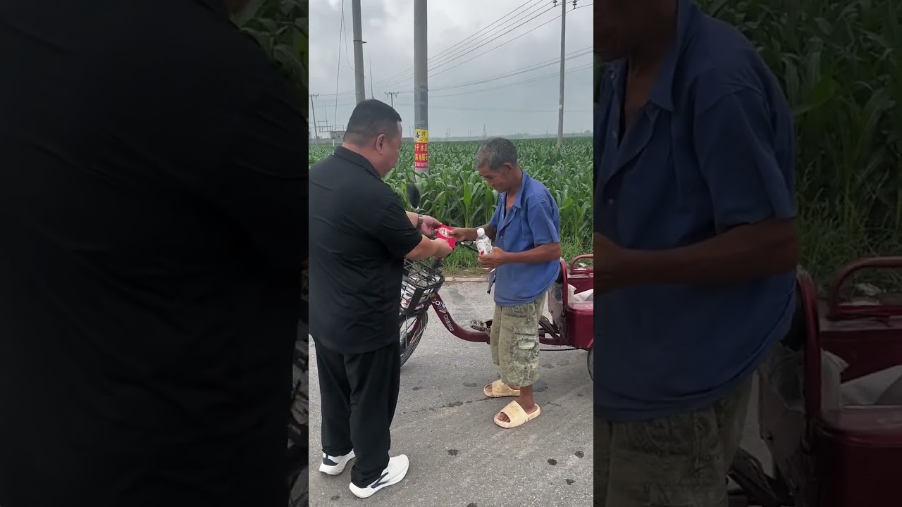Helping a Hardworking Farmer on the Road 🙏 Kindness Matters