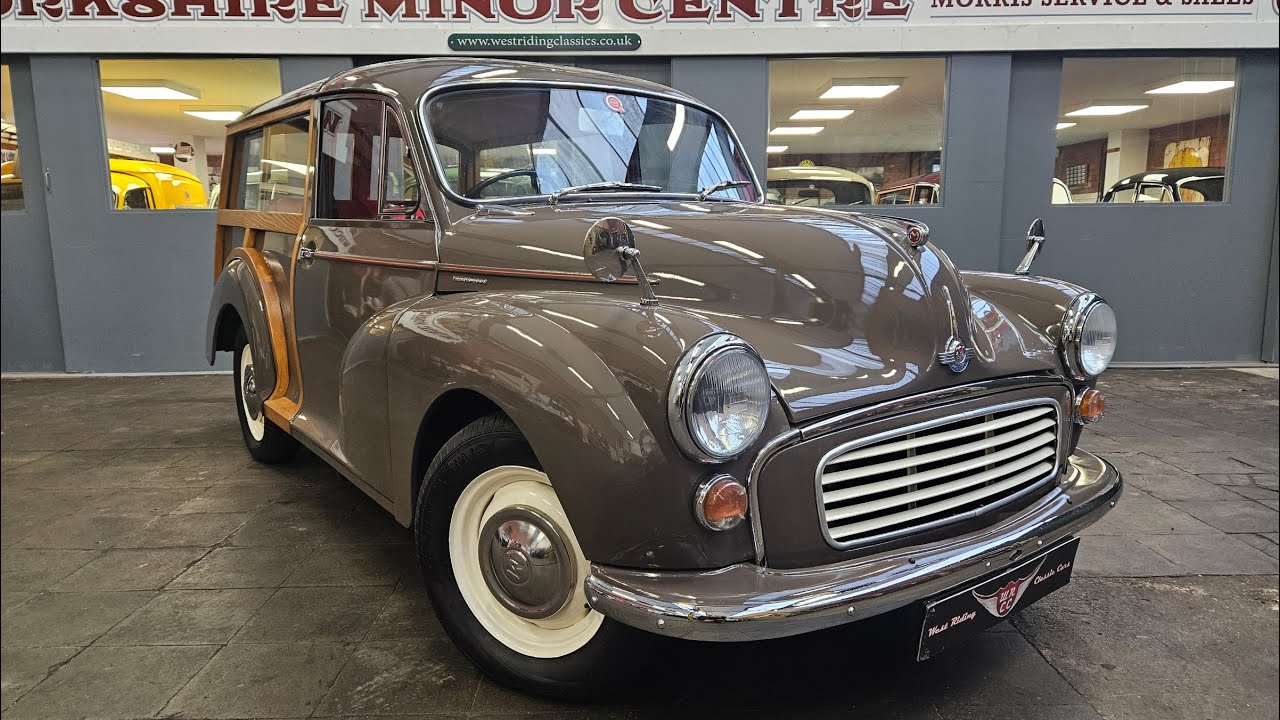 🎄 Рождественское прибытие! Morris Minor Traveller Walkaround 1965 года выпуска, цвет «розовый сер...