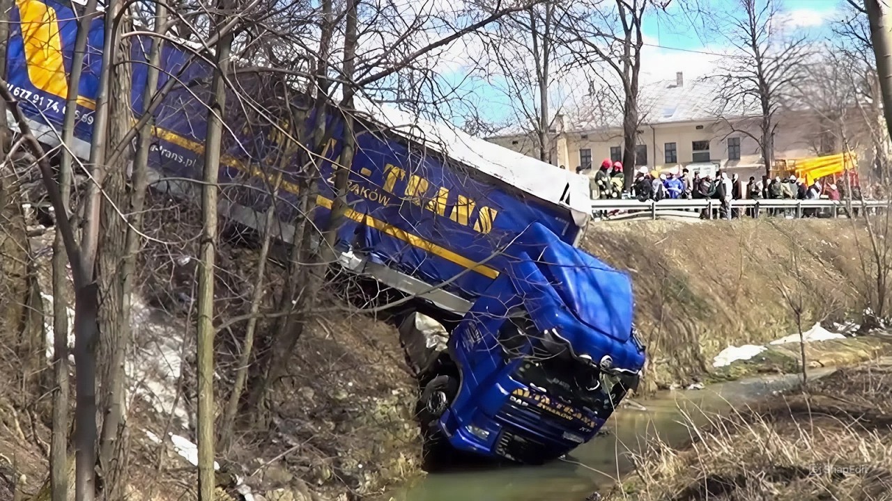 Idiots with Fast Trucks: Heavy Equipment Fails | Extreme Oversized Truck Transport #30