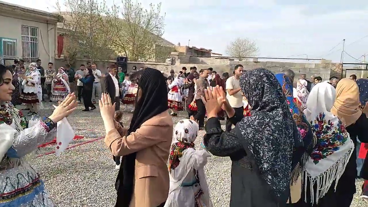 رقص زیبایی کرمانجی با لباس محلی
