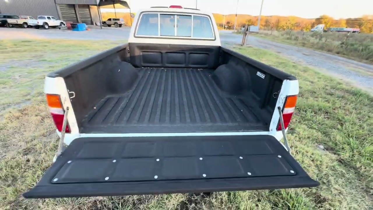 1995 Toyota Pickup Walk Around Continued