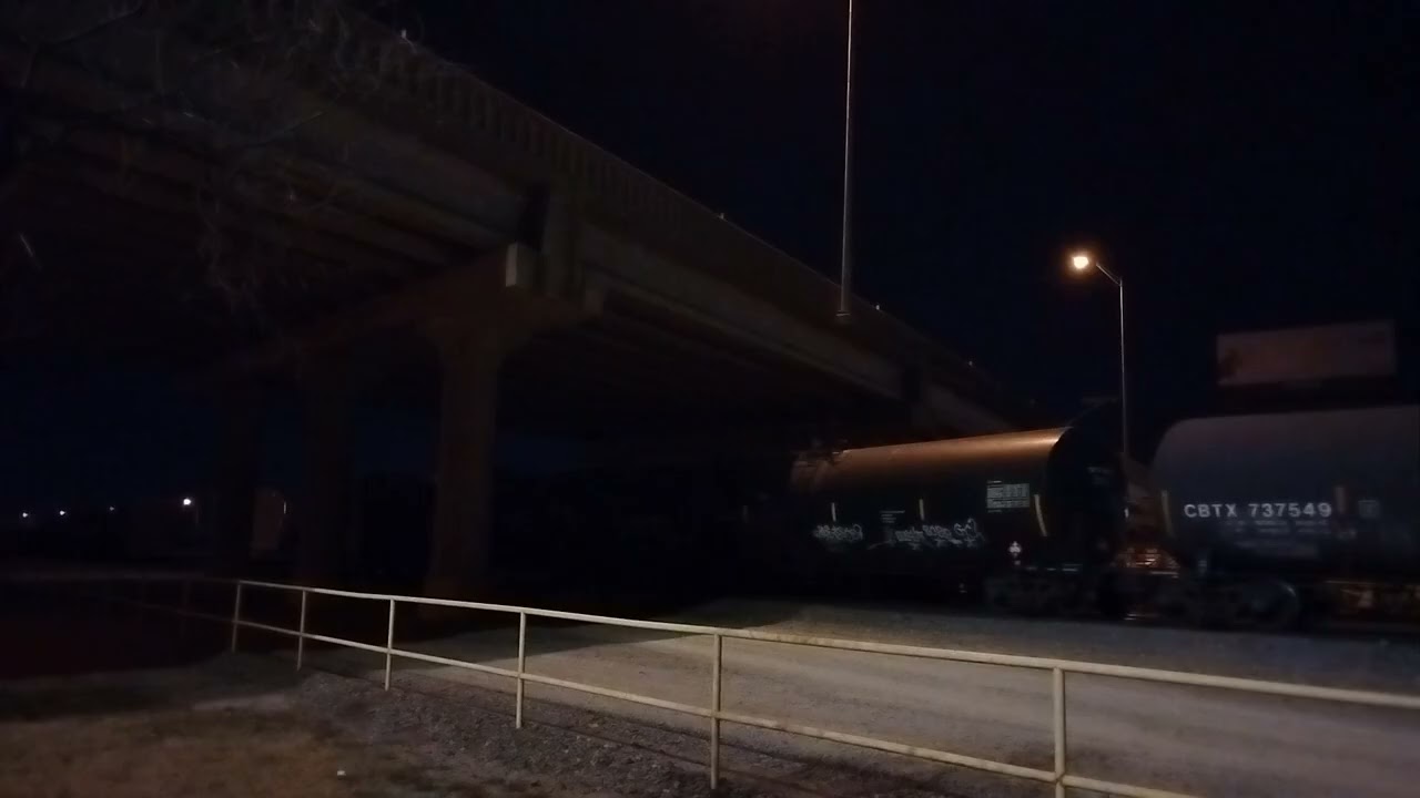 BNSF Eb H-LUBBWW arriving in Brownwood,Tx during the night. 03/02/2026