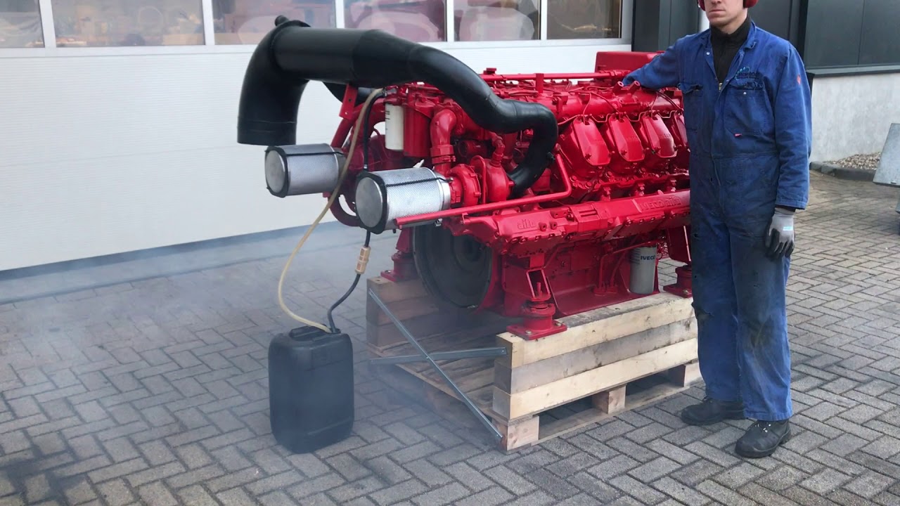 Iveco 8281 SRM7011 V8 700 PK Marine diesel motor stocknr 3738