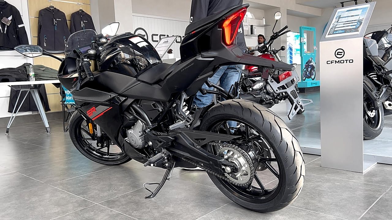 CFmoto 300 in White or CFmoto 250 in Black: A Detailed Comparison