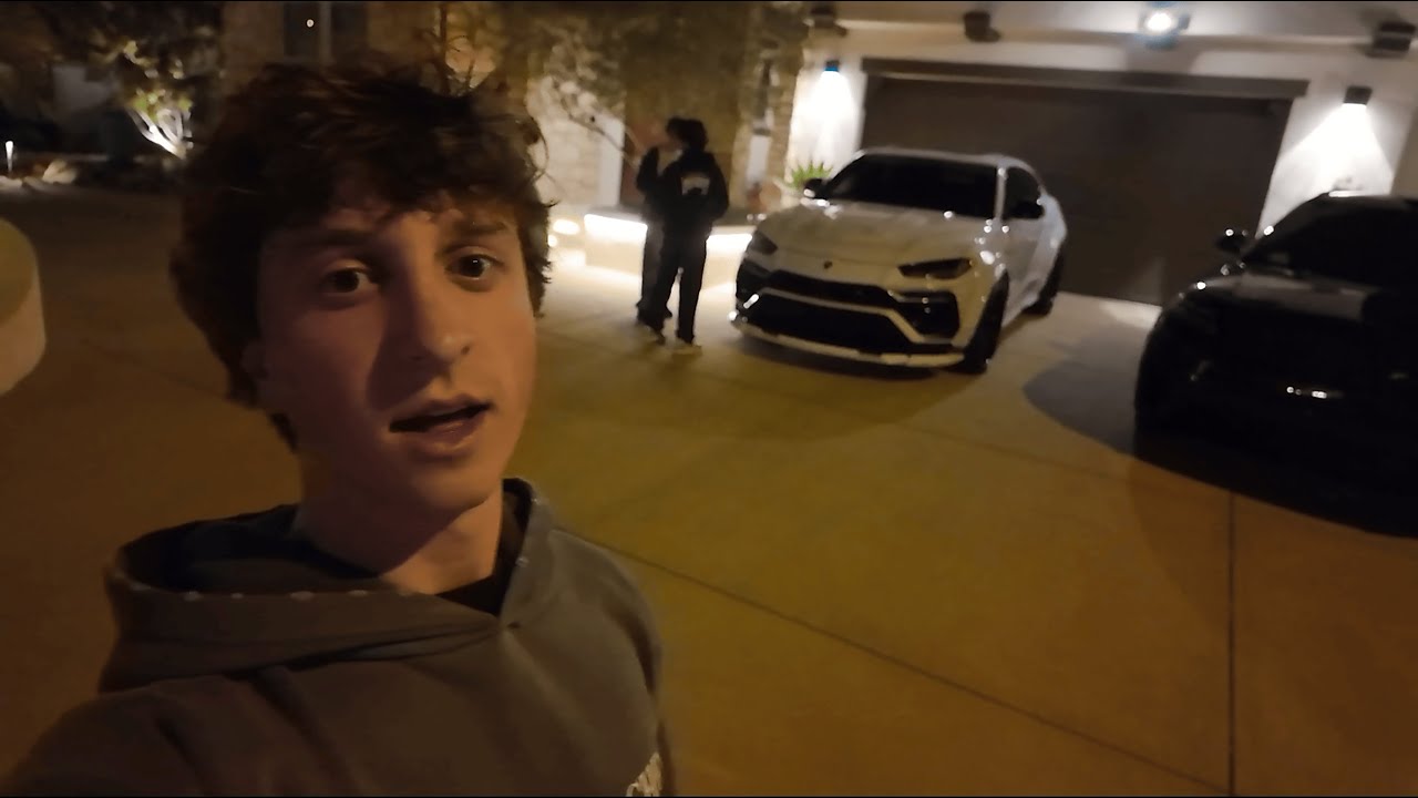A random sunday in Calabasas with rich friends driving a Urus around..