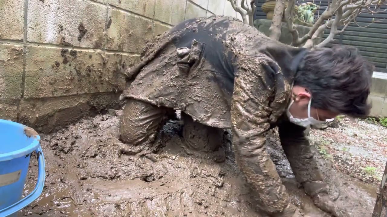 私服で泥んこ遊び Mud Messy with clothes